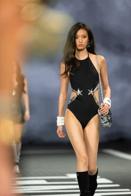 Chanel The Cruise 2023/24 z Shenzhen  3